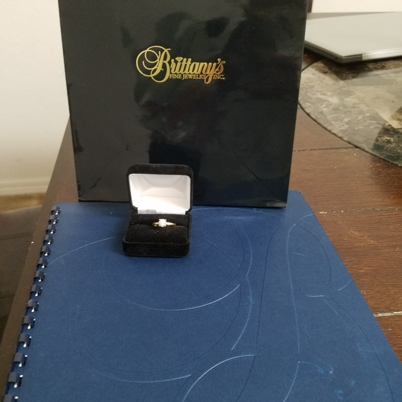 Engagement  ring - Picture 3 of 3